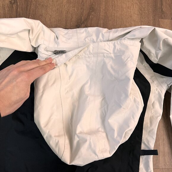 The North Face HyVent Waterproof Ski Winter Jacket with Detachable Hood Sz M - Picture 7 of 16